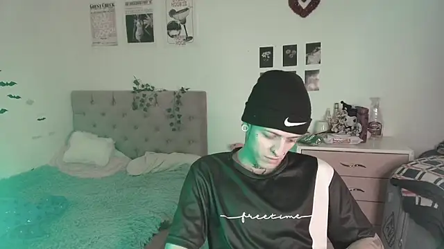 Snapshot of 2cyboy_ chatting on 09-08-25, 07:57 2cyboy online show from 09-08-25, 07:57