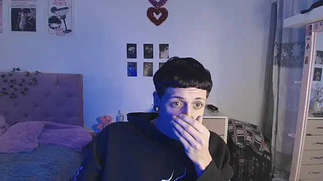 Snapshot of 2cyboy_ chatting on 10-01-25, 08:35 2cyboy online show from 10-01-25, 08:35