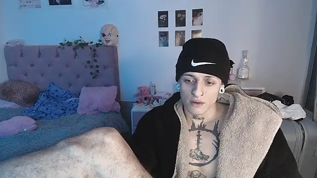 Snapshot of 2cyboy_ chatting on 09-11-25, 03:17 2cyboy online show from 09-11-25, 03:17