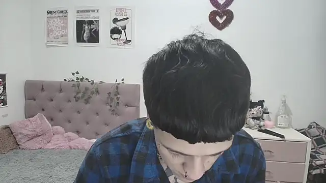 Snapshot of 2cyboy_ chatting on 09-18-25, 09:40 2cyboy online show from 09-18-25, 09:40