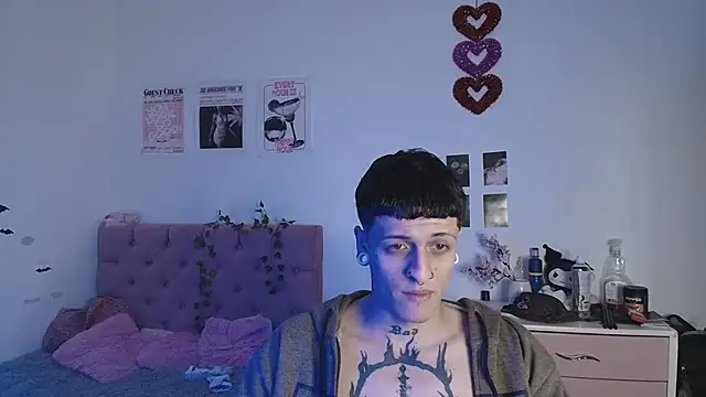 Snapshot of 2cyboy_ chatting on 09-11-25, 10:32 2cyboy online show from 09-11-25, 10:32