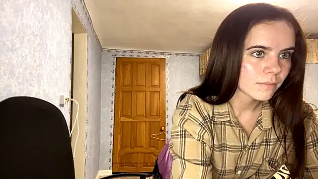 Lia rise online show from 09-08-25, 04:17