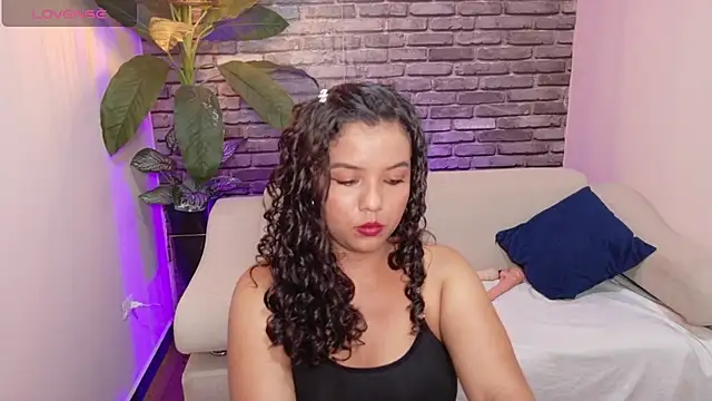Snapshot of alicee_revess chatting on 10-06-25, 07:36 alicee revess online show from 10-06-25, 07:36