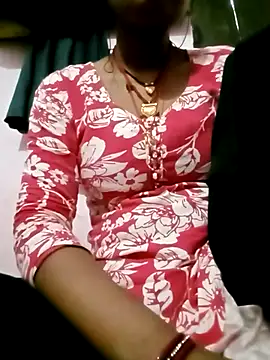 Snapshot of Hot_tin74 chatting on 11-28-25, 06:46 Hot tin74 online show from 11-28-25, 06:46