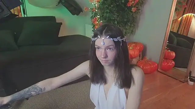 Loona Eclipse online show from 10-31-25, 08:38