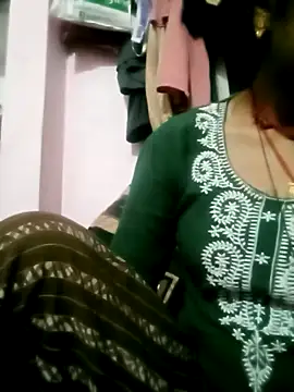 Snapshot of Hot-yuo84 chatting on 10-05-25, 05:47 Hot-yuo84 online show from 10-05-25, 05:47