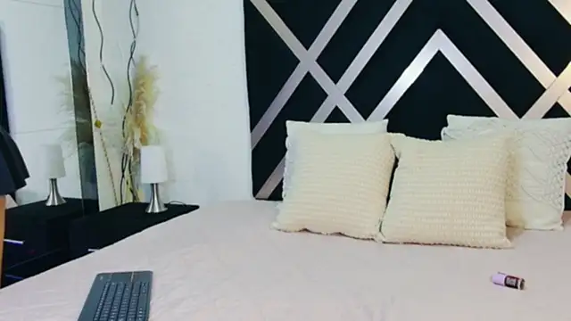 Lily Evaans  online show from 09-10-25, 11:53