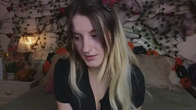 Sonia Meow online show from 10-25-25, 06:01