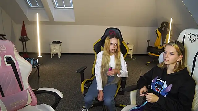  Lili 054 online show from 09-30-25, 10:43