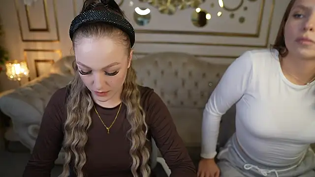 Snapshot of Ella_054 chatting on 09-17-25, 11:01 Ella 054 online show from 09-17-25, 11:01