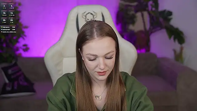 Snapshot of Ella_054 chatting on 10-14-25, 02:28 Ella 054 online show from 10-14-25, 02:28