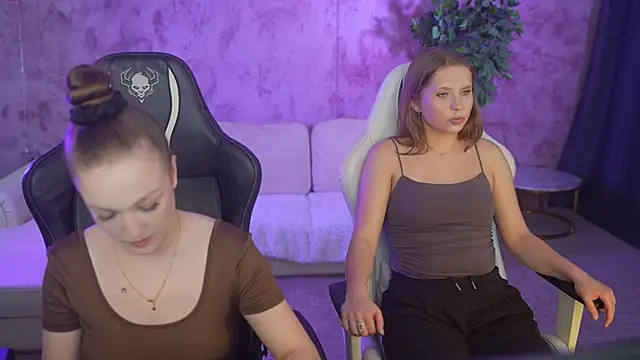 Snapshot of Ella_054 chatting on 09-14-25, 10:37 Ella 054 online show from 09-14-25, 10:37