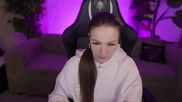 Ella 054 online show from 02-16-26, 11:02