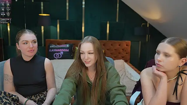 Snapshot of Ella_054 chatting on 09-24-25, 02:34 Ella 054 online show from 09-24-25, 02:34