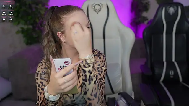 Snapshot of Ella_054 chatting on 09-29-25, 02:23 Ella 054 online show from 09-29-25, 02:23