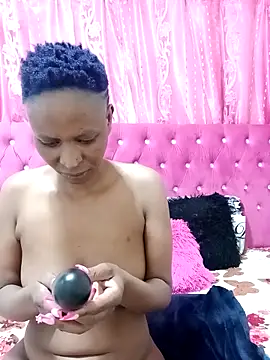 SexyBootie online show from 12-18-25, 09:29