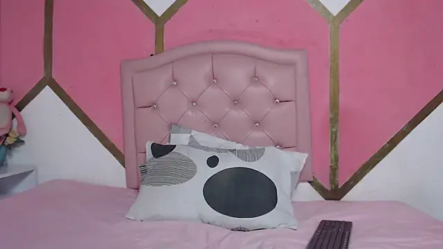 Mia Wilsom online show from 10-30-25, 12:47