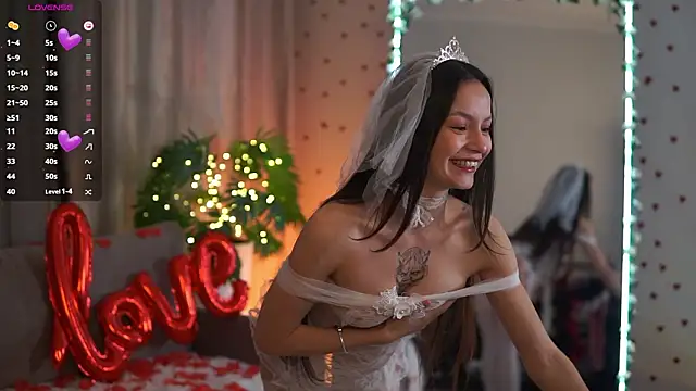 Snapshot of Dubai_Choco chatting on 02-14-26, 06:35 Dubai Choco online show from 02-14-26, 06:35