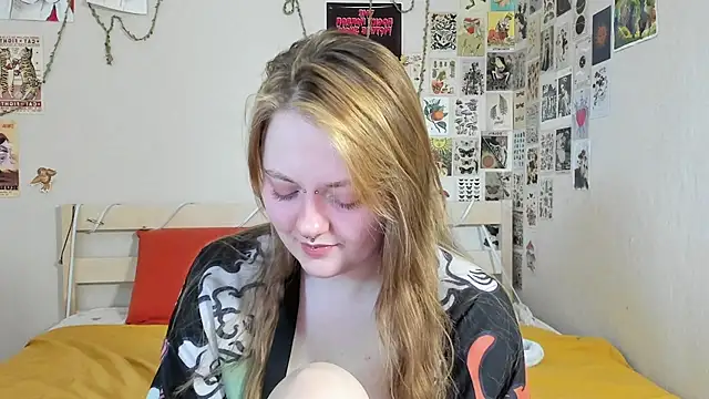 Snapshot of WonderConnie1 chatting on 06-15-26, 02:23 WonderConnie1 online show from 06-15-26, 02:23
