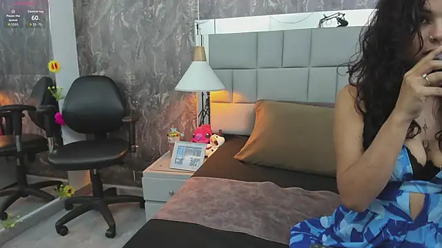 yiyisandoval online show from 02-17-26, 06:38