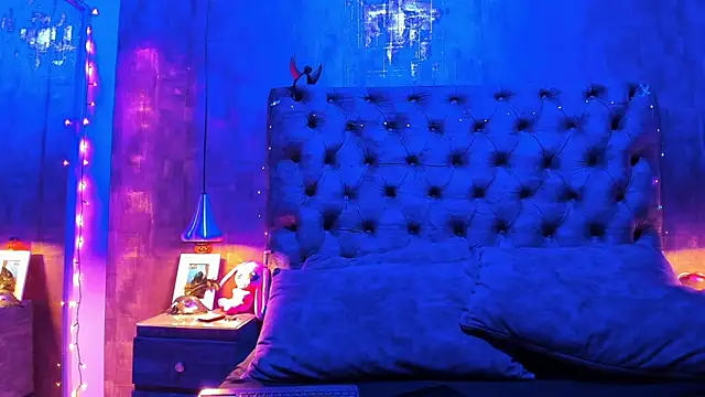 yiyisandoval online show from 11-18-25, 07:50