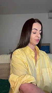 Snapshot of Roxanne_Skye chatting on 10-15-25, 06:05 Roxanne Skye online show from 10-15-25, 06:05