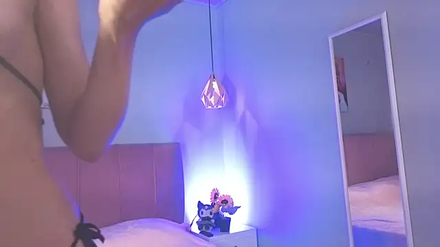 ela petit online show from 11-21-25, 08:52