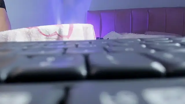 ela petit online show from 12-03-25, 09:14