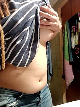 Snapshot of Ebtessamcachonda chatting on 10-27-25, 03:46 Ebtessamcachonda online show from 10-27-25, 03:46