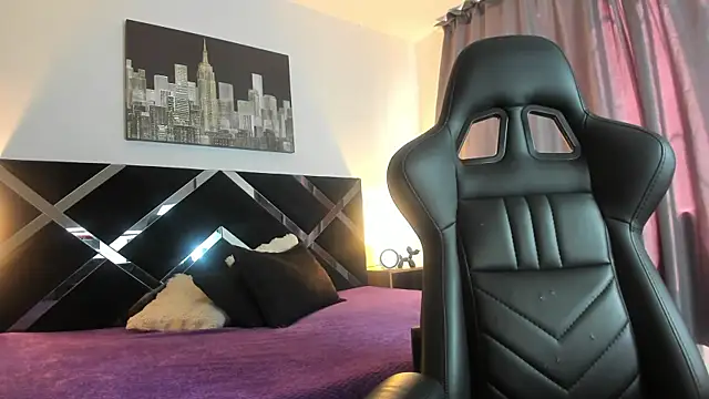 iamCharlotte19 online show from 07-22-26, 03:25