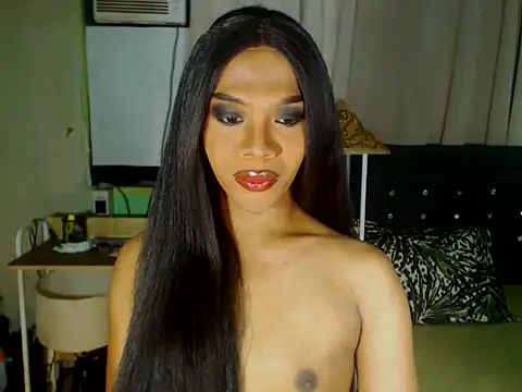 Snapshot of GoldenCumTYRA chatting on 05-06-26, 04:33 GoldenCumTYRA online show from 05-06-26, 04:33