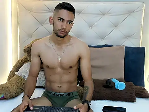 MaicolParker  online show from 03-22-26, 03:24