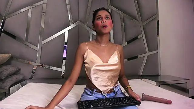 Amaia Sophia online show from 11-30-25, 09:15