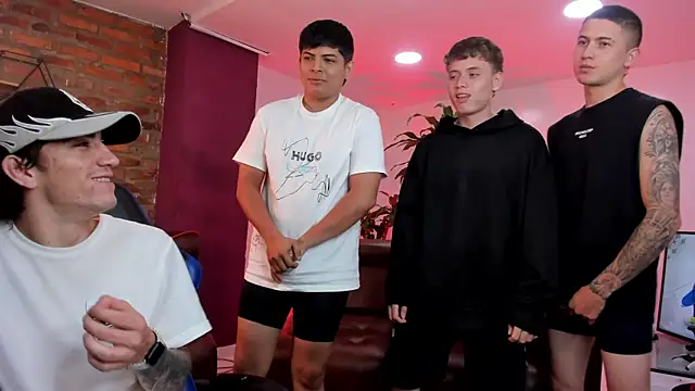 Snapshot of Handsomeboyss19 chatting on 11-07-25, 01:43 Handsomeboyss19 online show from 11-07-25, 01:43