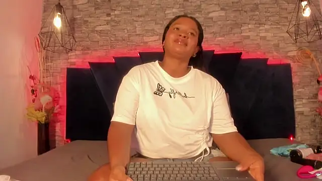 Emily Brown18 online show from 04-11-26, 07:45