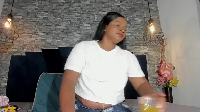 Emily Brown18 online show from 12-21-25, 04:25