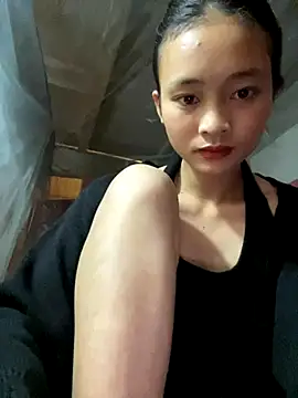Snapshot of Kieu_xxx chatting on 10-18-25, 02:24 Kieu xxx online show from 10-18-25, 02:24