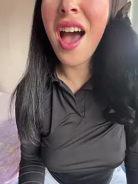 Snapshot of Mia_salinass chatting on 02-13-26, 07:47 Mia salinass online show from 02-13-26, 07:47