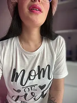 Mia salinass online show from 03-24-26, 07:14