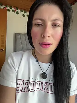 Mia salinass online show from 07-18-26, 07:22