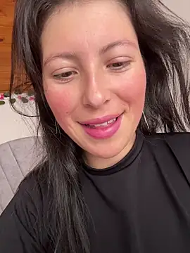 Mia salinass online show from 12-04-25, 05:23