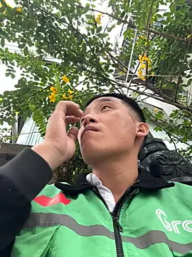 Snapshot of Chao_xxx chatting on 10-17-25, 02:59 Chao xxx online show from 10-17-25, 02:59