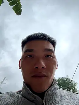 Snapshot of Chao_xxx chatting on 10-31-25, 02:08 Chao xxx online show from 10-31-25, 02:08