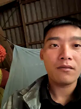 Snapshot of Chao_xxx chatting on 10-13-25, 12:45 Chao xxx online show from 10-13-25, 12:45