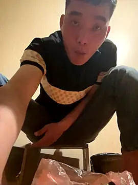 Snapshot of Chao_xxx chatting on 10-19-25, 05:05 Chao xxx online show from 10-19-25, 05:05