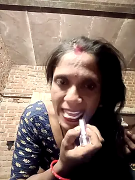 Snapshot of Xx_pooja chatting on 10-17-25, 03:03 Xx pooja online show from 10-17-25, 03:03