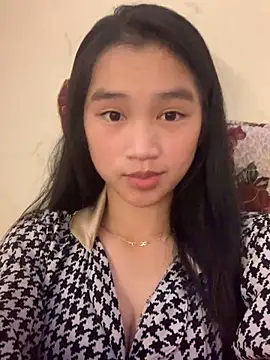 Snapshot of -Lie-06 chatting on 09-27-25, 12:33 -Lie-06 online show from 09-27-25, 12:33