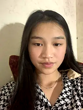 Snapshot of -Lie-06 chatting on 11-08-25, 10:30 -Lie-06 online show from 11-08-25, 10:30