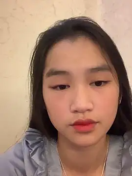 Snapshot of -Lie-06 chatting on 10-05-25, 10:28 -Lie-06 online show from 10-05-25, 10:28