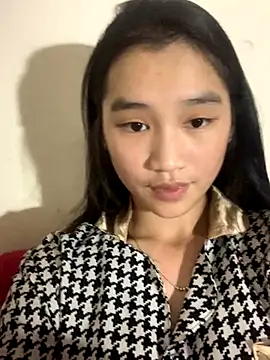 Snapshot of -Lie-06 chatting on 10-19-25, 12:52 -Lie-06 online show from 10-19-25, 12:52